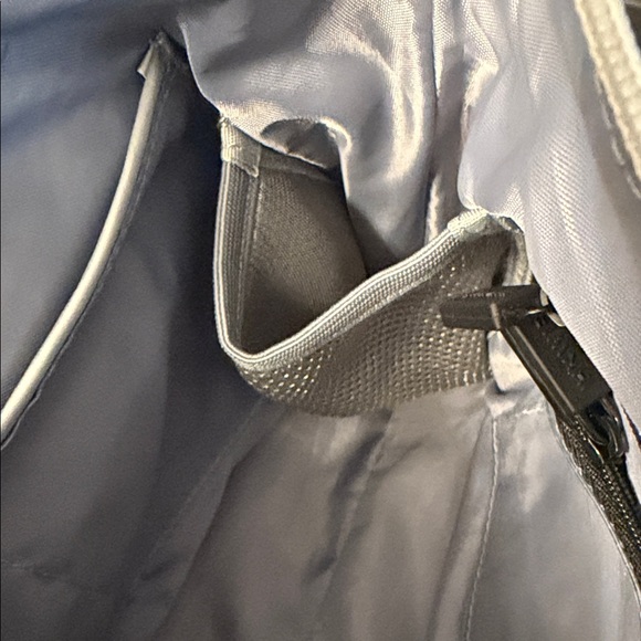 Ihkwip crossbody quilted metallic silver  Bag - Picture 9 of 16